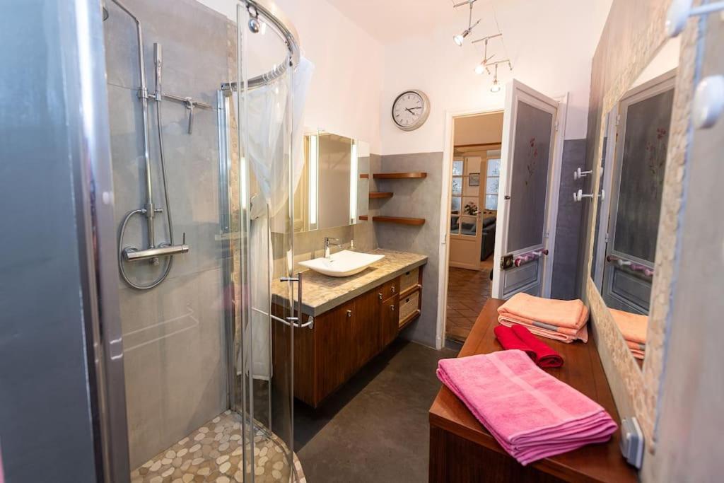 Anna-Maria : Grand Appartement 10 Personnes+Parking Prive -Actif+ Location- Marsella Exterior foto
